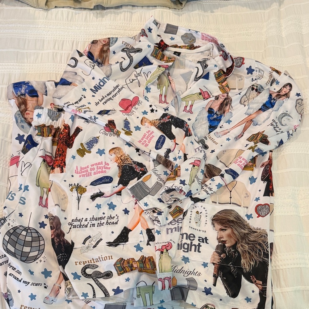 Taylor Swift Graphic Print Pajama Set - Multicolor